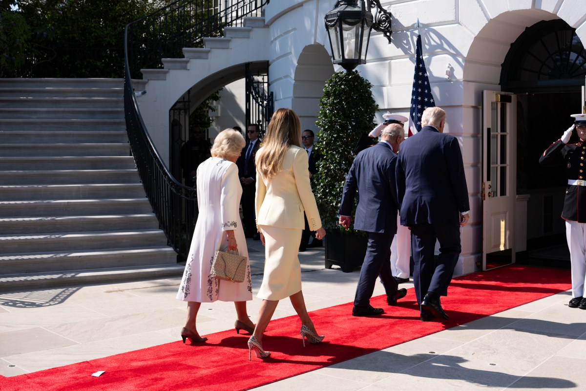 President Donald J. Trump and First Lady Melania Trump welcome King Charles III and Queen Camilla of the U.K. at the South Portico of the White House, Monday, April 27, 2026. (Official White House Photo by Andrea Hanks)