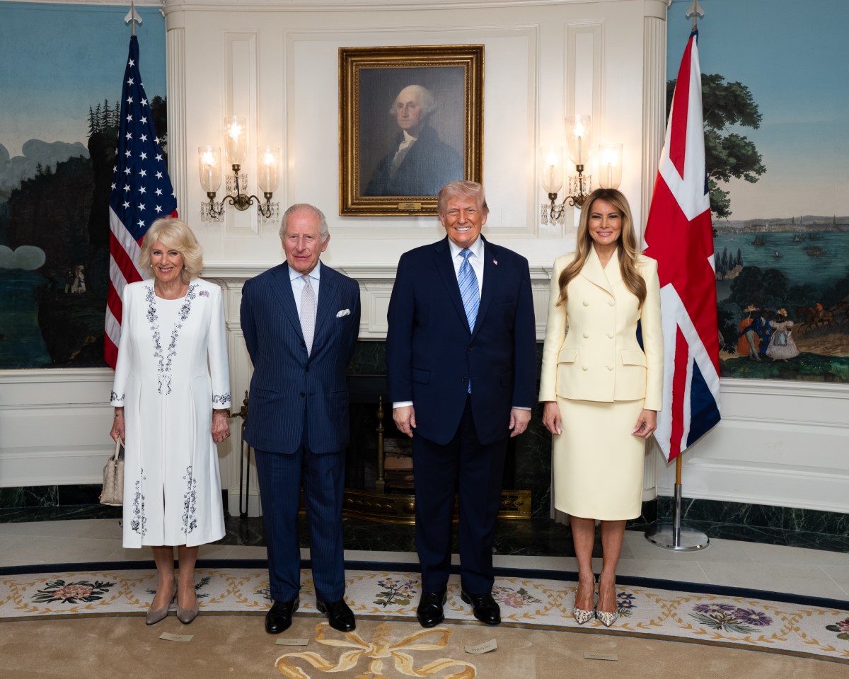 President Donald J. Trump and First Lady Melania Trump welcome King Charles III and Queen Camilla of the U.K. at the South Portico of the White House, Monday, April 27, 2026. (Official White House Photo by Andrea Hanks)