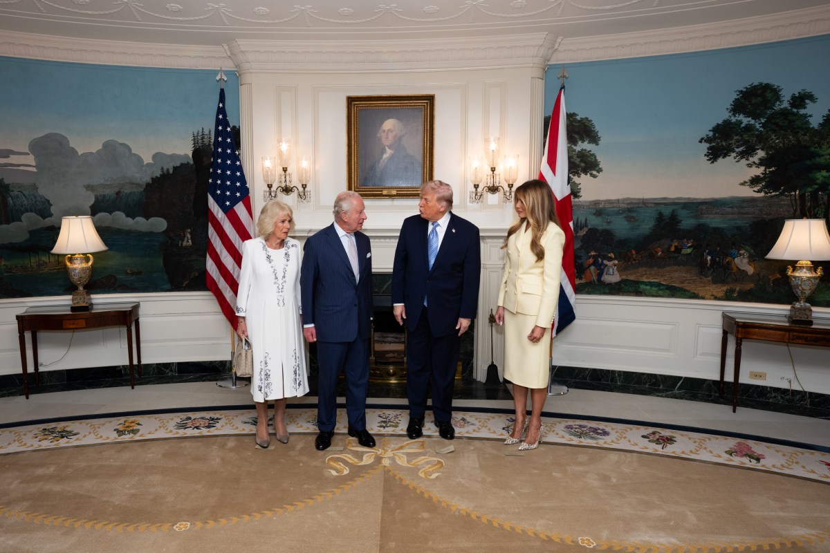 President Donald J. Trump and First Lady Melania Trump welcome King Charles III and Queen Camilla of the U.K. at the South Portico of the White House, Monday, April 27, 2026. (Official White House Photo by Andrea Hanks)