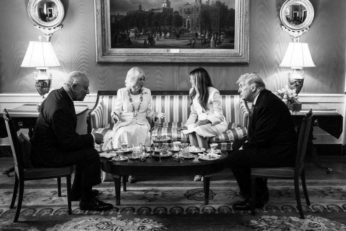 President Donald J. Trump and First Lady Melania Trump welcome King Charles III and Queen Camilla of the U.K. at the South Portico of the White House, Monday, April 27, 2026. (Official White House Photo by Andrea Hanks)