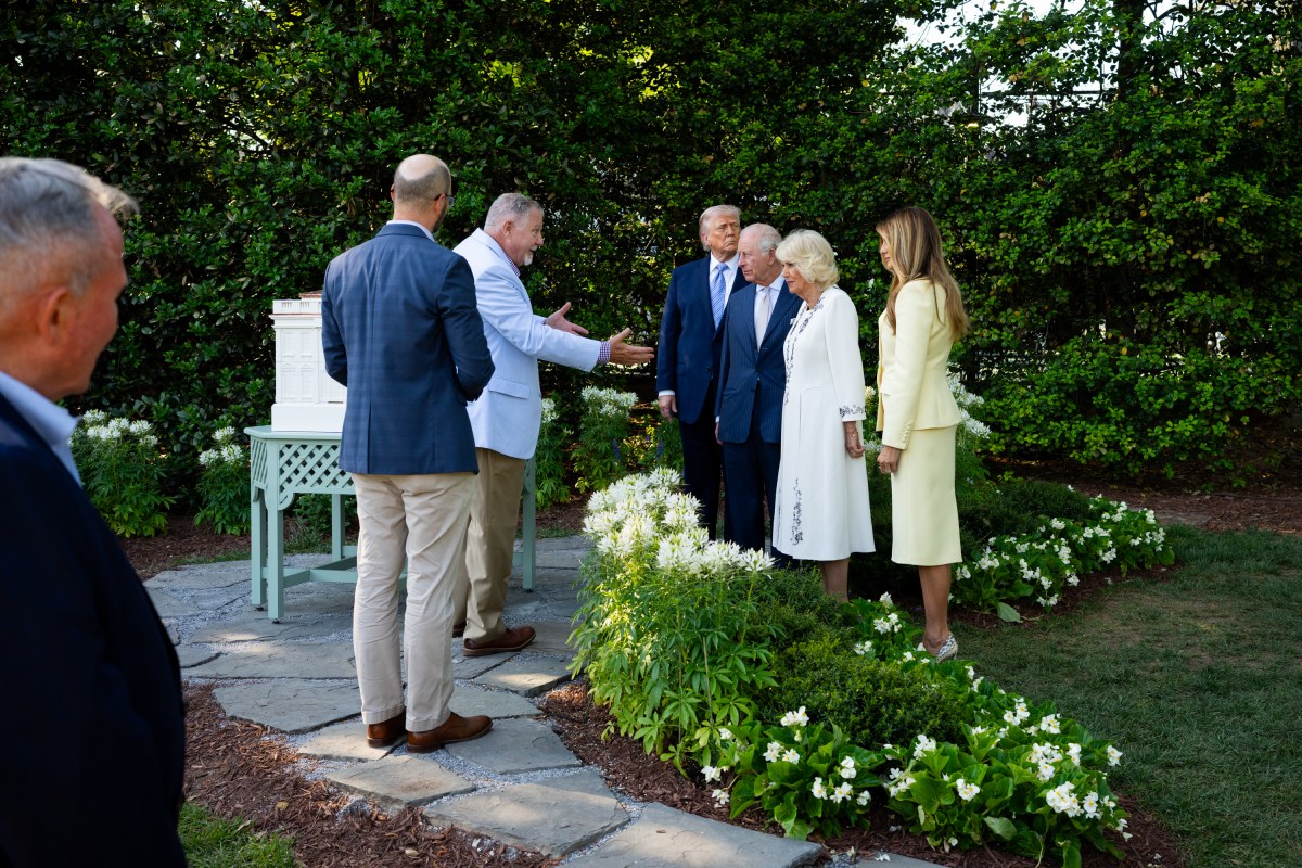 President Donald J. Trump and First Lady Melania Trump welcome King Charles III and Queen Camilla of the U.K. at the South Portico of the White House, Monday, April 27, 2026. (Official White House Photo by Andrea Hanks)