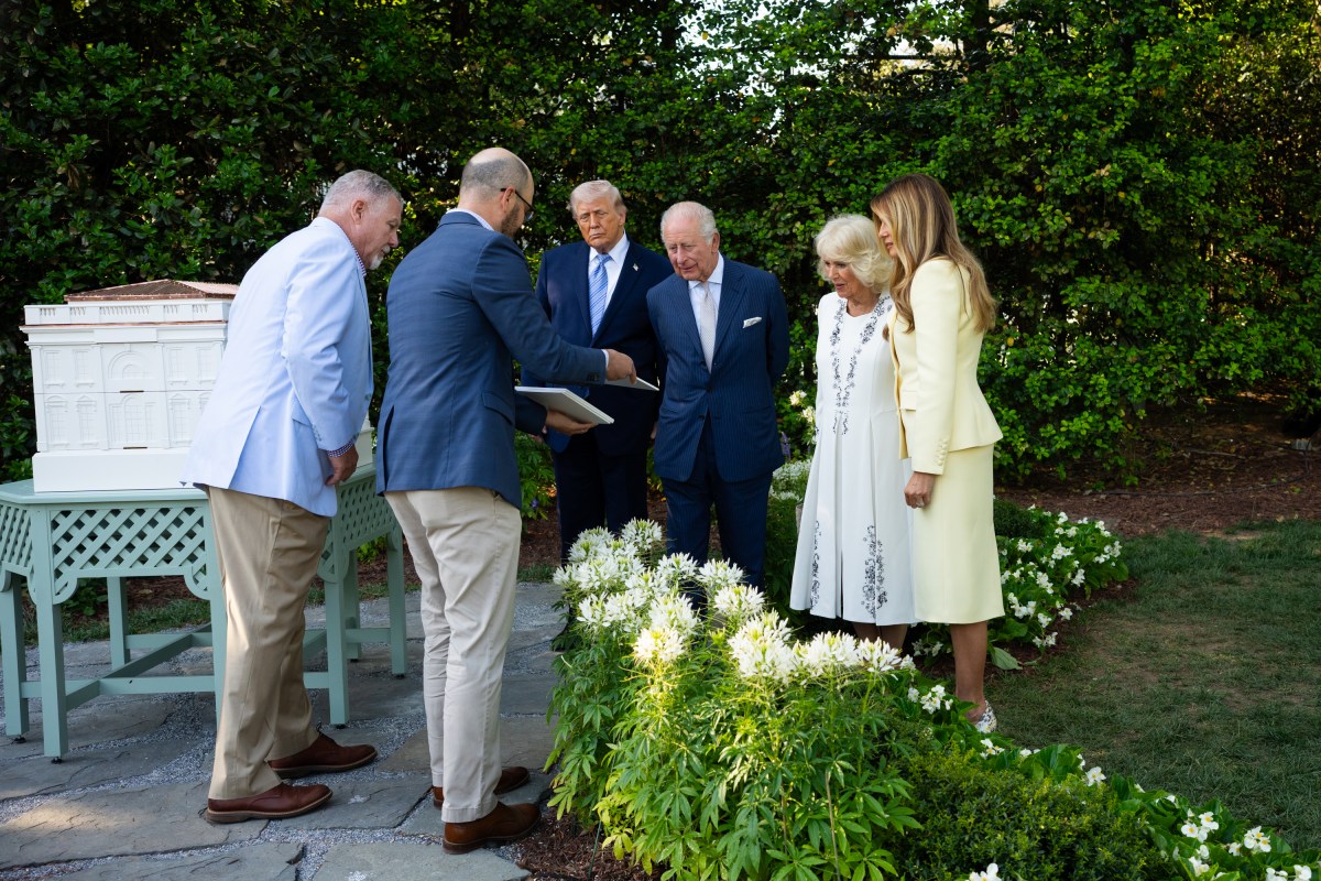 President Donald J. Trump and First Lady Melania Trump welcome King Charles III and Queen Camilla of the U.K. at the South Portico of the White House, Monday, April 27, 2026. (Official White House Photo by Andrea Hanks)