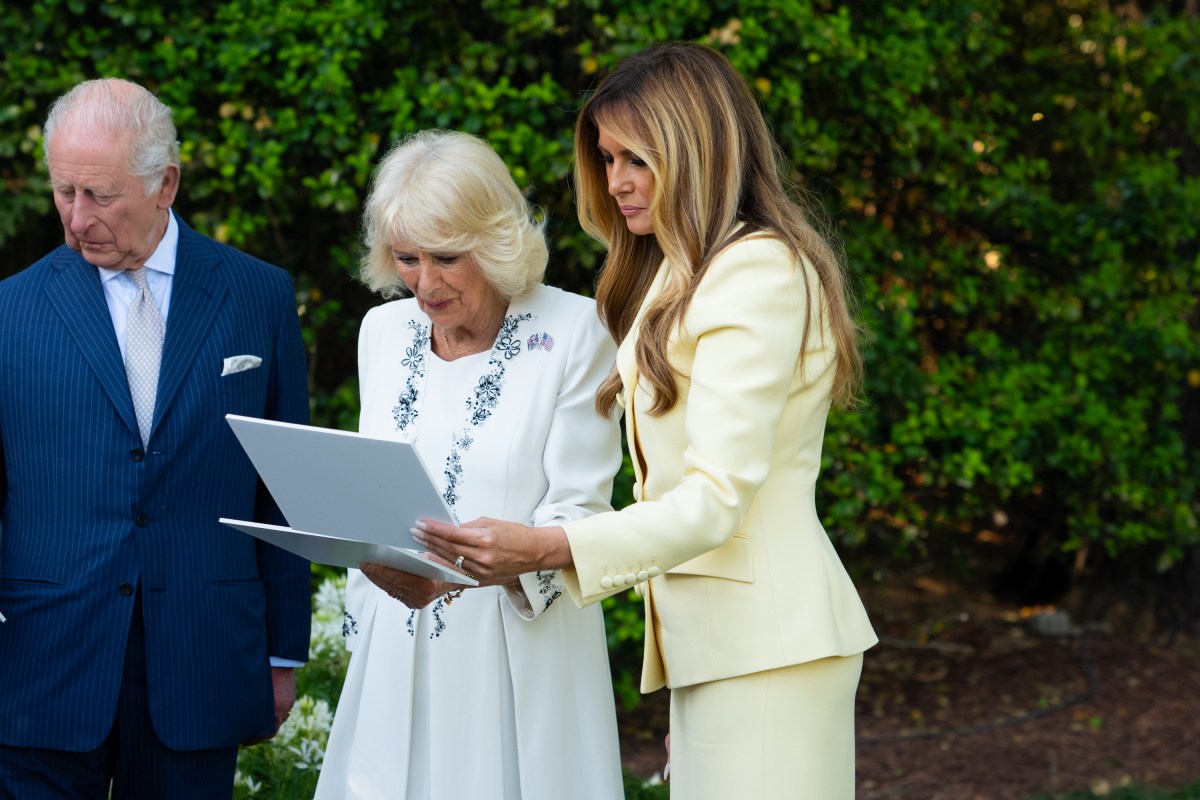 President Donald J. Trump and First Lady Melania Trump welcome King Charles III and Queen Camilla of the U.K. at the South Portico of the White House, Monday, April 27, 2026. (Official White House Photo by Andrea Hanks)