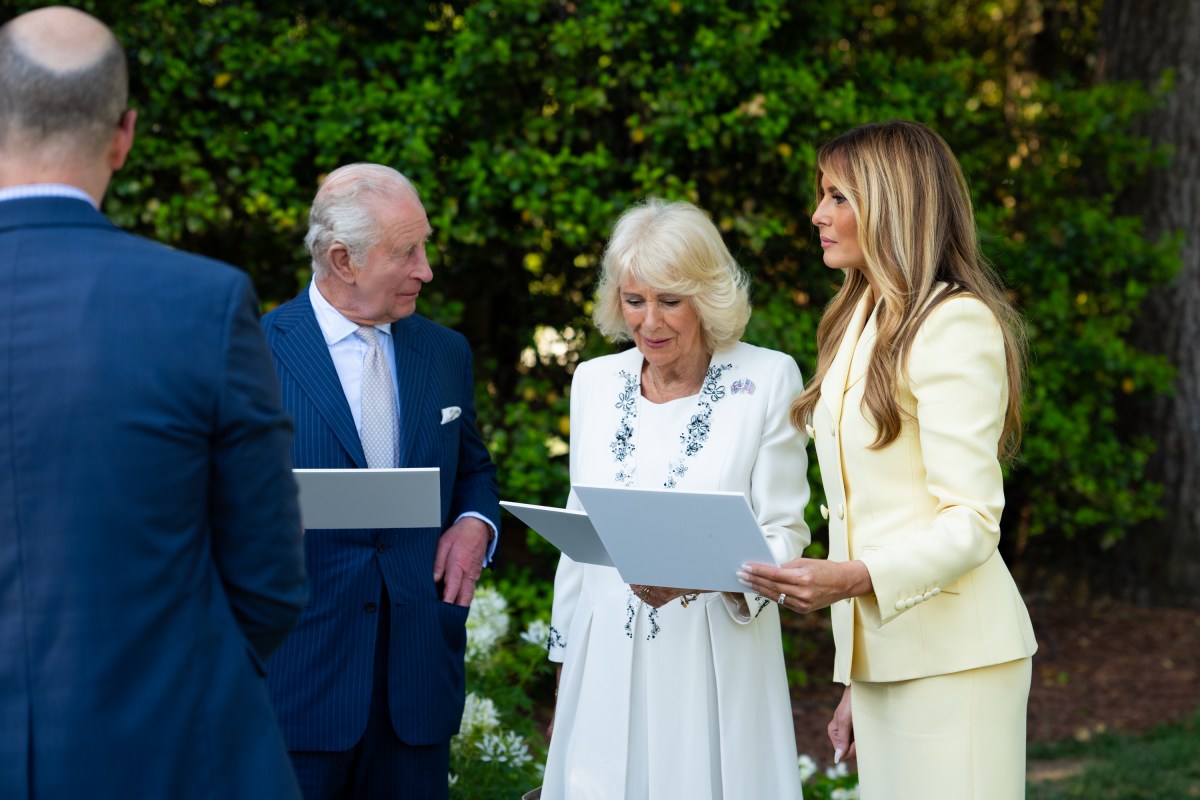 President Donald J. Trump and First Lady Melania Trump welcome King Charles III and Queen Camilla of the U.K. at the South Portico of the White House, Monday, April 27, 2026. (Official White House Photo by Andrea Hanks)