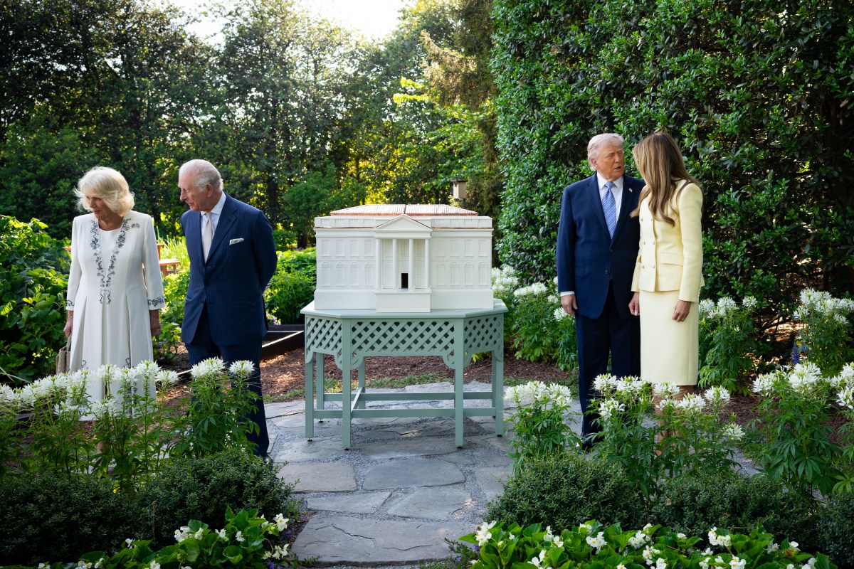 President Donald J. Trump and First Lady Melania Trump welcome King Charles III and Queen Camilla of the U.K. at the South Portico of the White House, Monday, April 27, 2026. (Official White House Photo by Andrea Hanks)