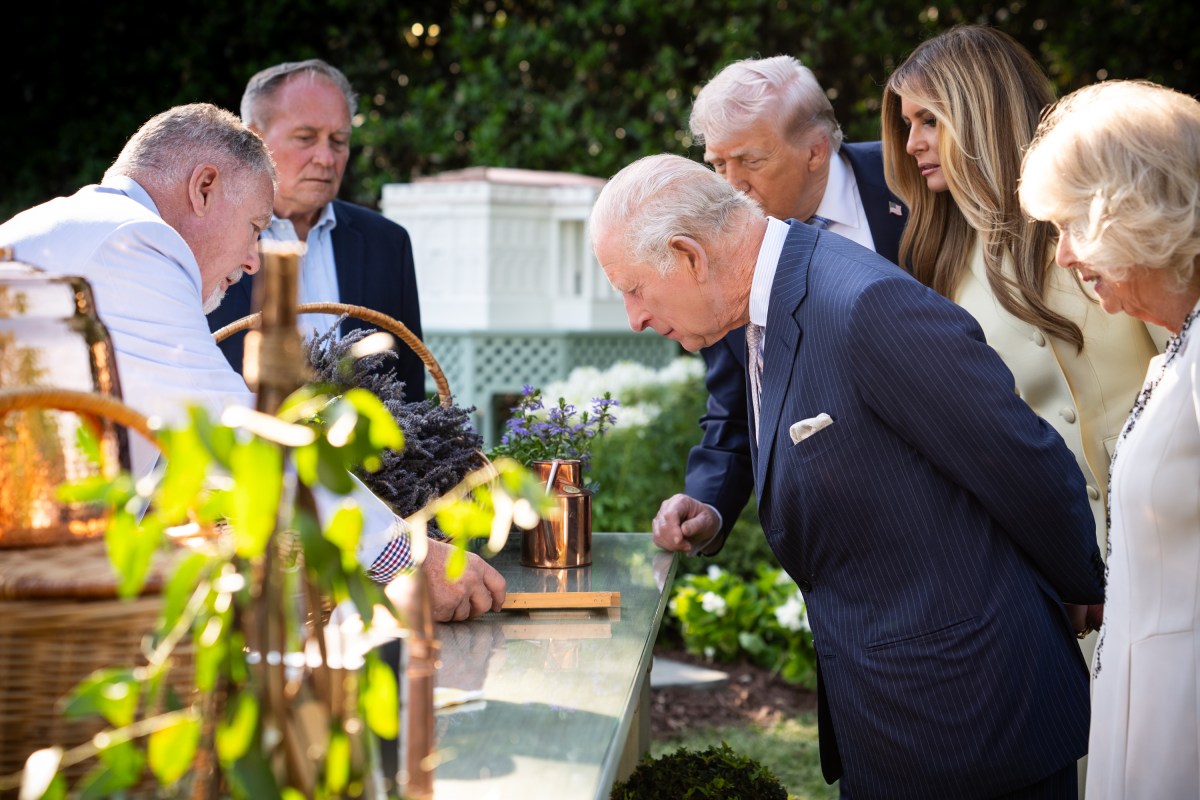President Donald J. Trump and First Lady Melania Trump welcome King Charles III and Queen Camilla of the U.K. at the South Portico of the White House, Monday, April 27, 2026. (Official White House Photo by Andrea Hanks)
