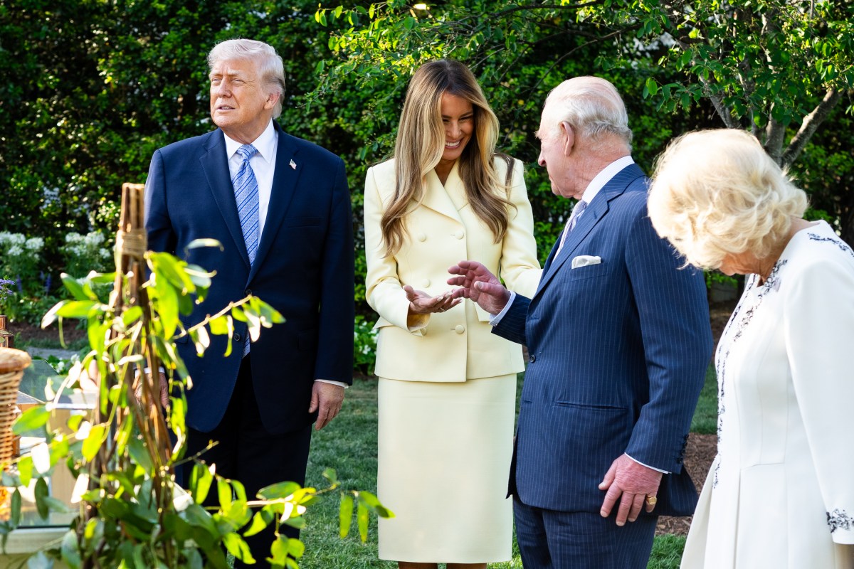 President Donald J. Trump and First Lady Melania Trump welcome King Charles III and Queen Camilla of the U.K. at the South Portico of the White House, Monday, April 27, 2026. (Official White House Photo by Andrea Hanks)