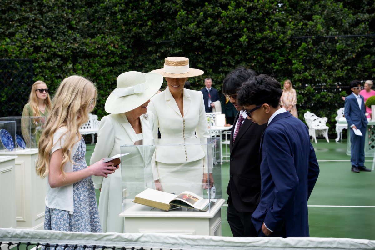 President Donald J. Trump and First Lady Melania Trump greet King Charles III and Queen Camilla of the United Kingdom at the South Portico during a State Arrival ceremony, Tuesday, April 28, 2026. (Official White House Photo by Andrea Hanks)
