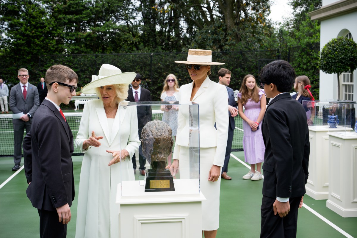 President Donald J. Trump and First Lady Melania Trump greet King Charles III and Queen Camilla of the United Kingdom at the South Portico during a State Arrival ceremony, Tuesday, April 28, 2026. (Official White House Photo by Andrea Hanks)