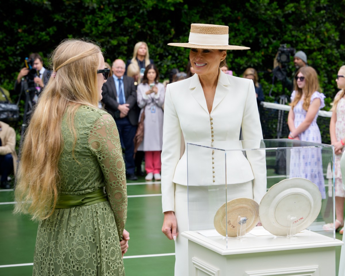 President Donald J. Trump and First Lady Melania Trump greet King Charles III and Queen Camilla of the United Kingdom at the South Portico during a State Arrival ceremony, Tuesday, April 28, 2026. (Official White House Photo by Andrea Hanks)