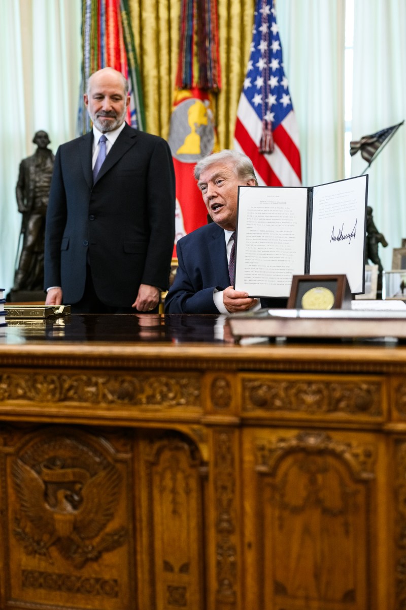 President Donald J. Trump signs an Executive Order limiting mail-in voting, Tuesday, March 31, 2026, in the Oval Office. (Official White House Photo by Joyce N. Boghosian)