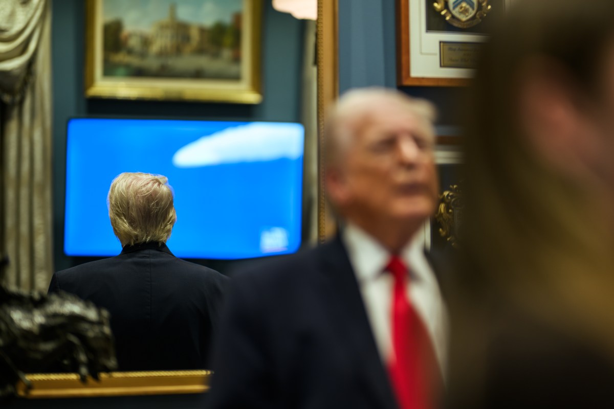 President Donald J. Trump watches the liftoff of Artemis II in the Outer Oval Office, Wednesday, April 1, 2026. (Official White House Photo by Daniel Torok)