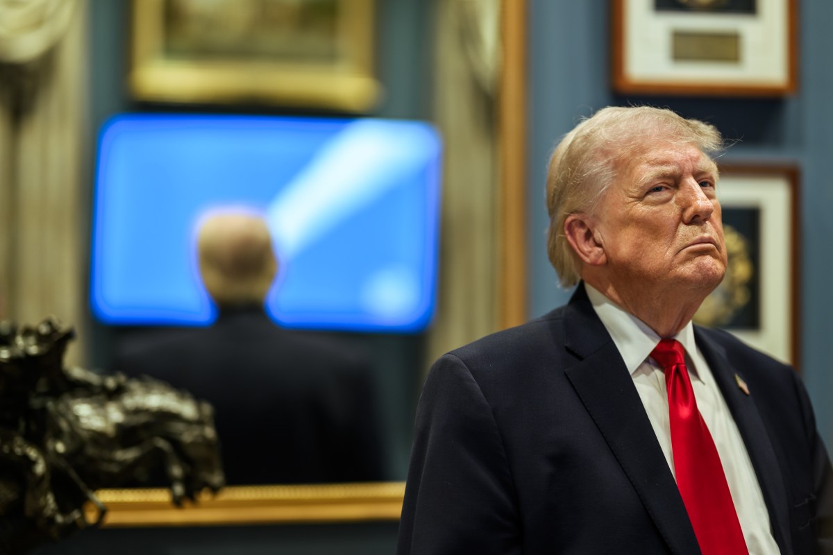 President Donald J. Trump watches the liftoff of Artemis II in the Outer Oval Office, Wednesday, April 1, 2026. (Official White House Photo by Daniel Torok)