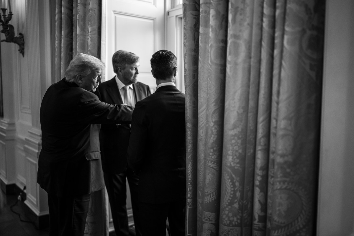President Donald J. Trump leads a tour of the White House for King Willem-Alexander and Prime Minister Rob Jetten of the Netherlands, Monday, April 13, 2026. (Official White House Photo by Daniel Torok)