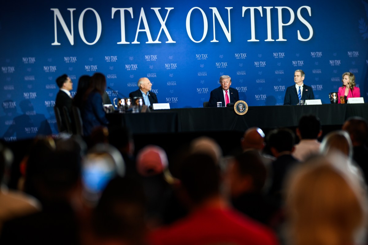 President Donald J. Trump attends a No Tax on Tips roundtable at the AC Hotel Las Vegas Symphony Park, Thursday, April 16, 2026, in Las Vegas, Nevada. (Official White House Photo by Daniel Torok)