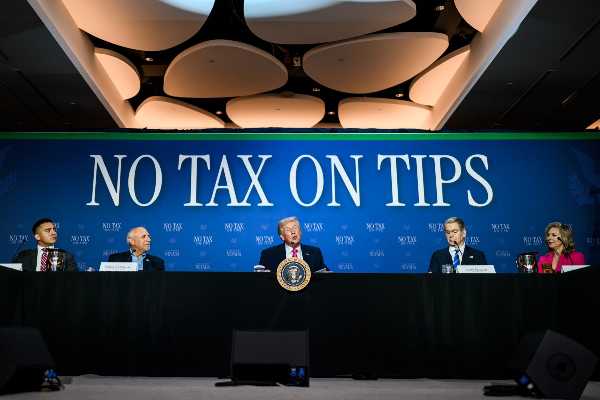President Donald J. Trump attends a No Tax on Tips roundtable at the AC Hotel Las Vegas Symphony Park, Thursday, April 16, 2026, in Las Vegas, Nevada. (Official White House Photo by Daniel Torok)
