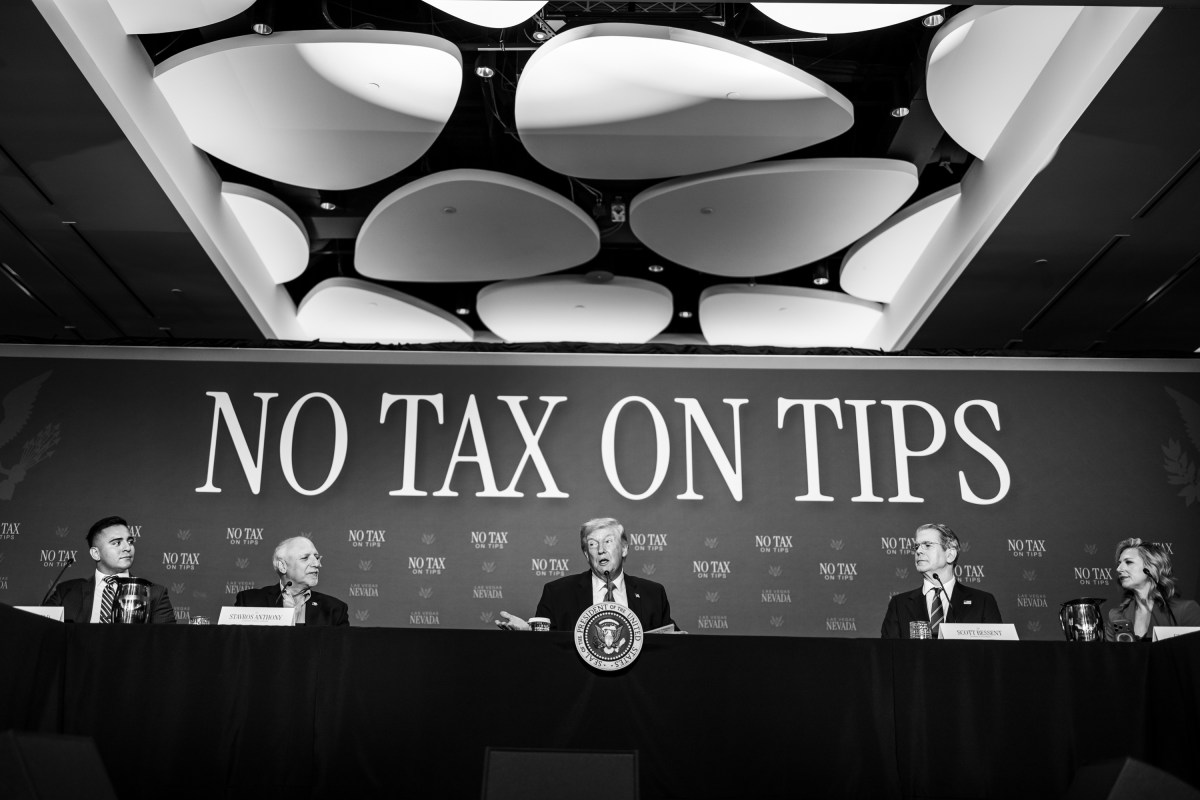 President Donald J. Trump attends a No Tax on Tips roundtable at the AC Hotel Las Vegas Symphony Park, Thursday, April 16, 2026, in Las Vegas, Nevada. (Official White House Photo by Daniel Torok)