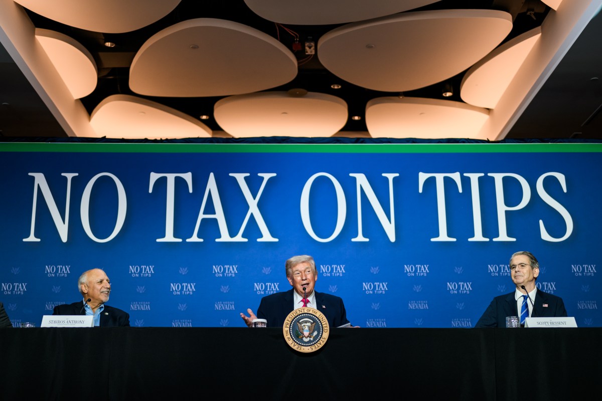 President Donald J. Trump attends a No Tax on Tips roundtable at the AC Hotel Las Vegas Symphony Park, Thursday, April 16, 2026, in Las Vegas, Nevada. (Official White House Photo by Daniel Torok)
