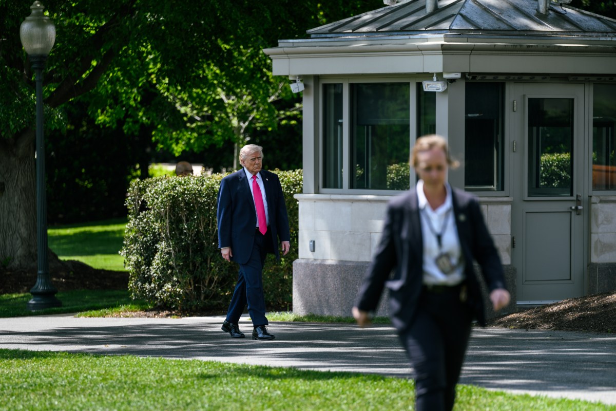President Donald J. Trump speaks with members of the media before boarding Marine One on the South Lawn of the White House, Thursday, April 16, 2026, en route Joint Base Andrews for a trip to Las Vegas. (Official White House Photo by Molly Riley)
