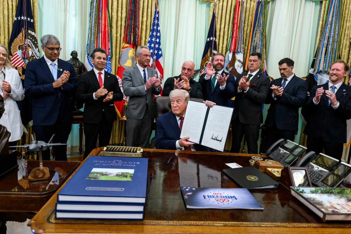 President Donald J. Trump holds a press conference after signing an Executive Order accelerating medical treatments for serious mental illness, Saturday, April 18, 2026, in the Oval Office. (Official White House Photo by Daniel Torok)