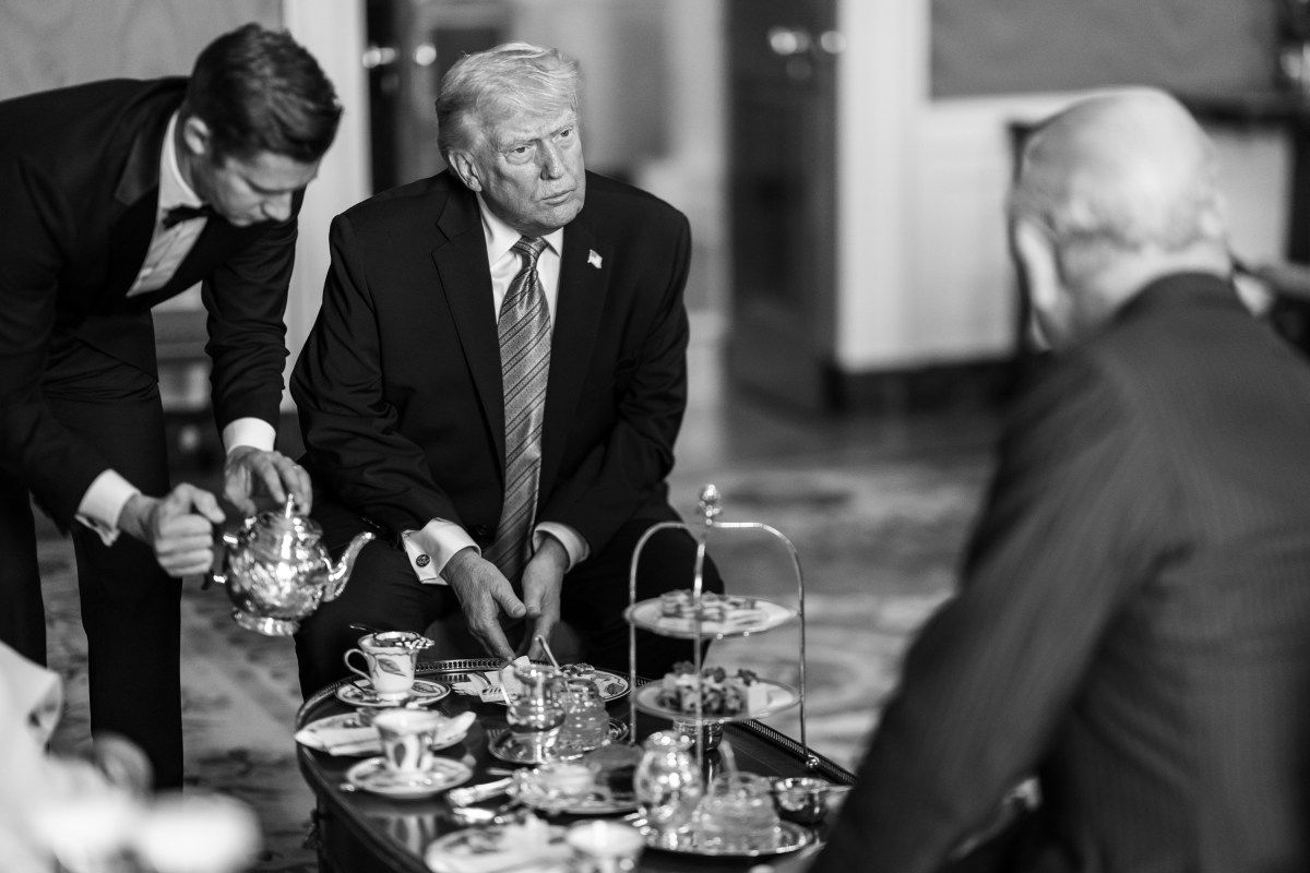 President Donald J. Trump and First Lady Melania Trump host King Charles III and Queen Camilla of the U.K. for tea in the Green Room, Monday, April 27, 2026. (Official White House Photo by Daniel Torok)