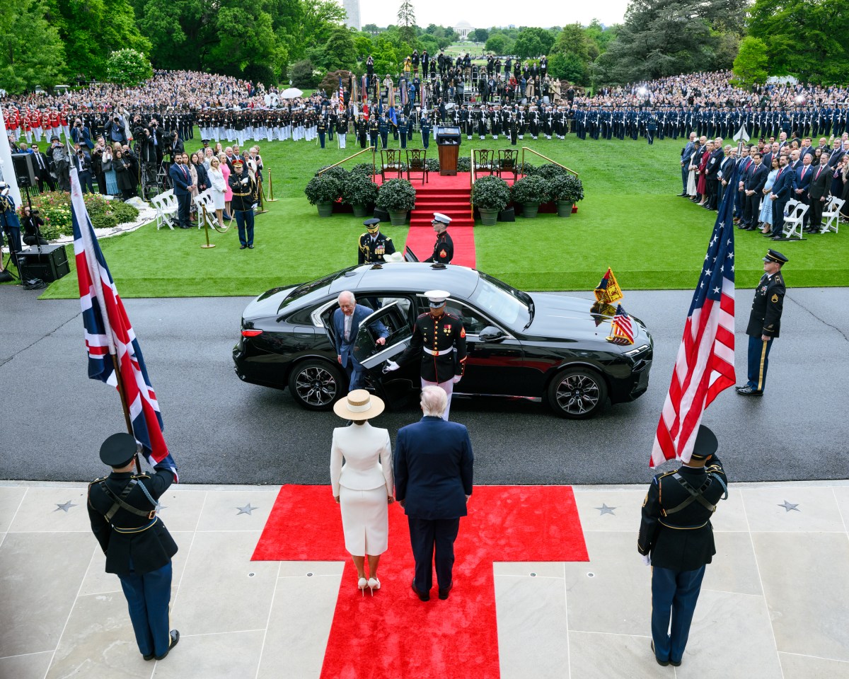 President Donald J. Trump and First Lady Melania Trump greet King Charles III and Queen Camilla of the United Kingdom at the South Portico during a State Arrival ceremony, Tuesday, April 28, 2026. (Official White House Photo by Daniel Torok)