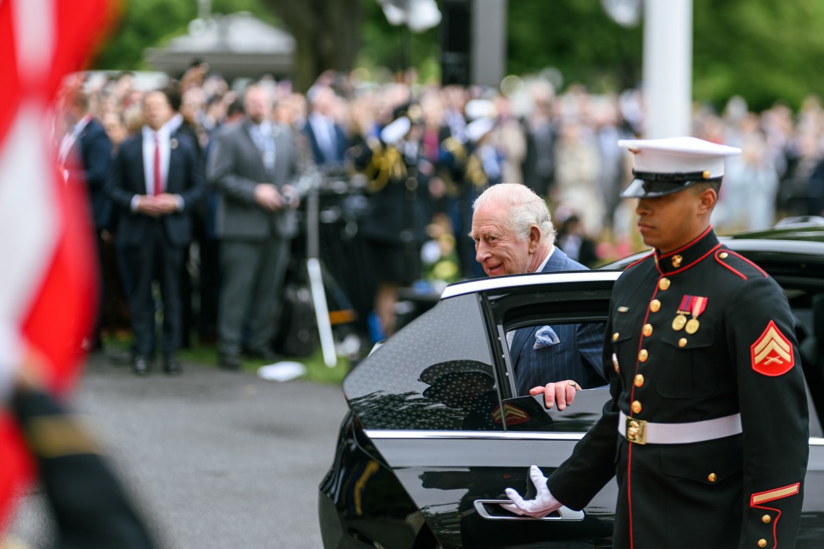 President Donald J. Trump and First Lady Melania Trump greet King Charles III and Queen Camilla of the United Kingdom at the South Portico during a State Arrival ceremony, Tuesday, April 28, 2026. (Official White House Photo by Daniel Torok)