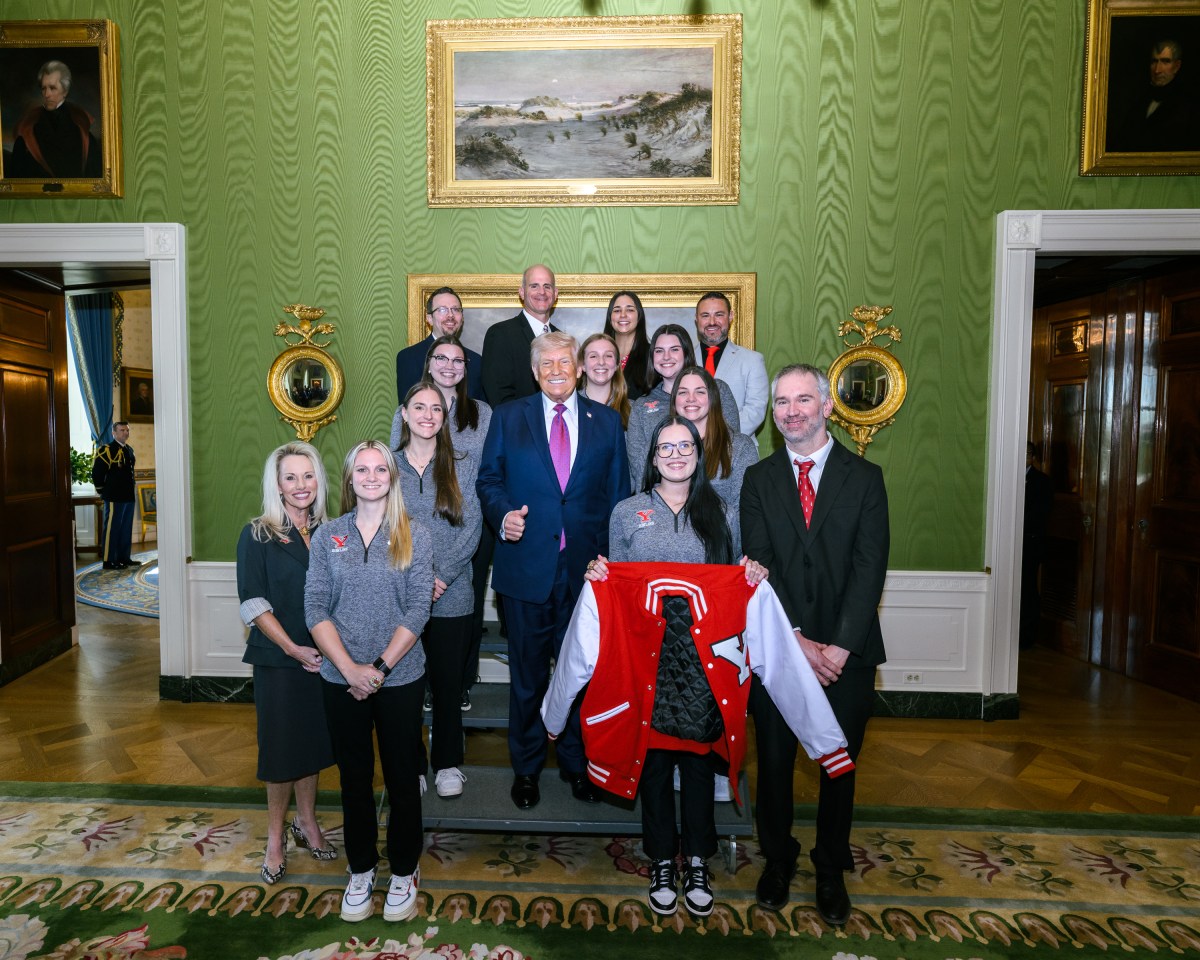 President Donald J. Trump poses with the Youngstown State Women’s Bowling team in the Green Room for NCAA Collegiate National Champions Day at the White House, Tuesday, April 21, 2026. (Official White House Photo by Daniel Torok)