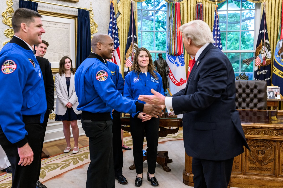 President Donald J. Trump meets with Artemis II astronauts in the Oval Office, Wednesday, April 29, 2026. (Official White House Photo by Daniel Torok)