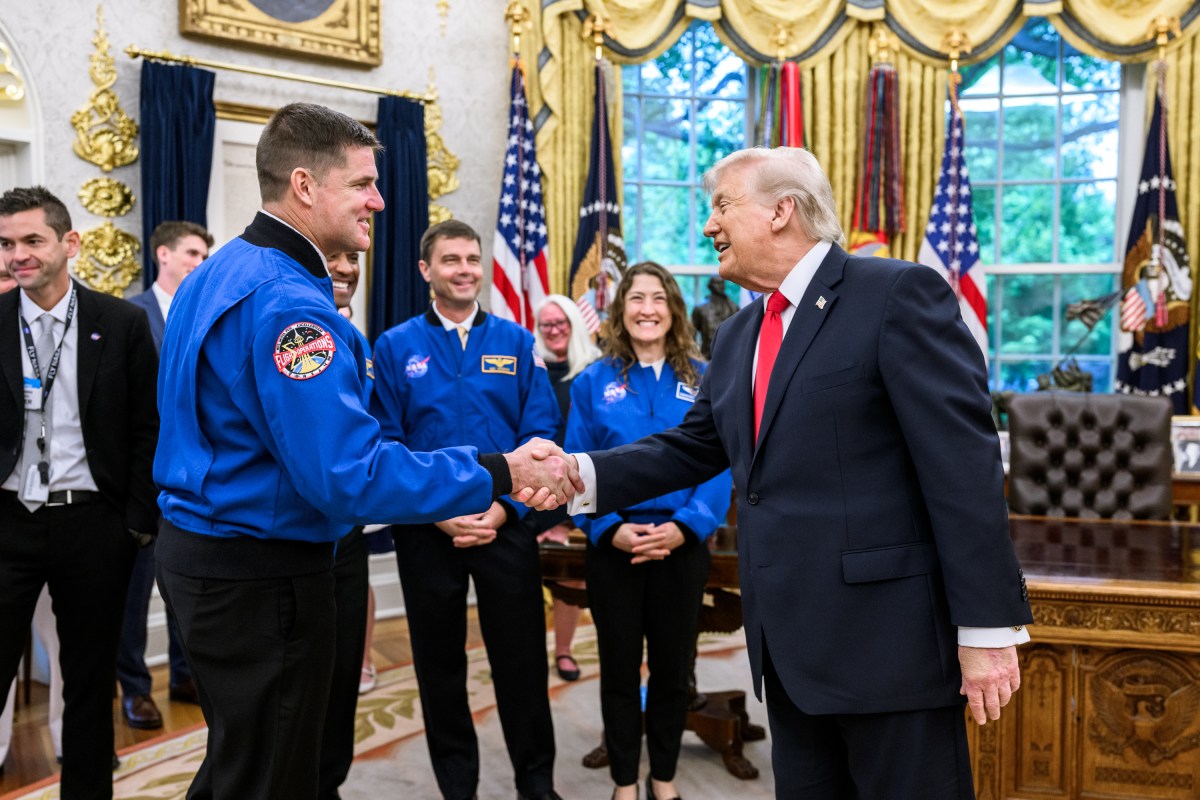 President Donald J. Trump meets with Artemis II astronauts in the Oval Office, Wednesday, April 29, 2026. (Official White House Photo by Daniel Torok)