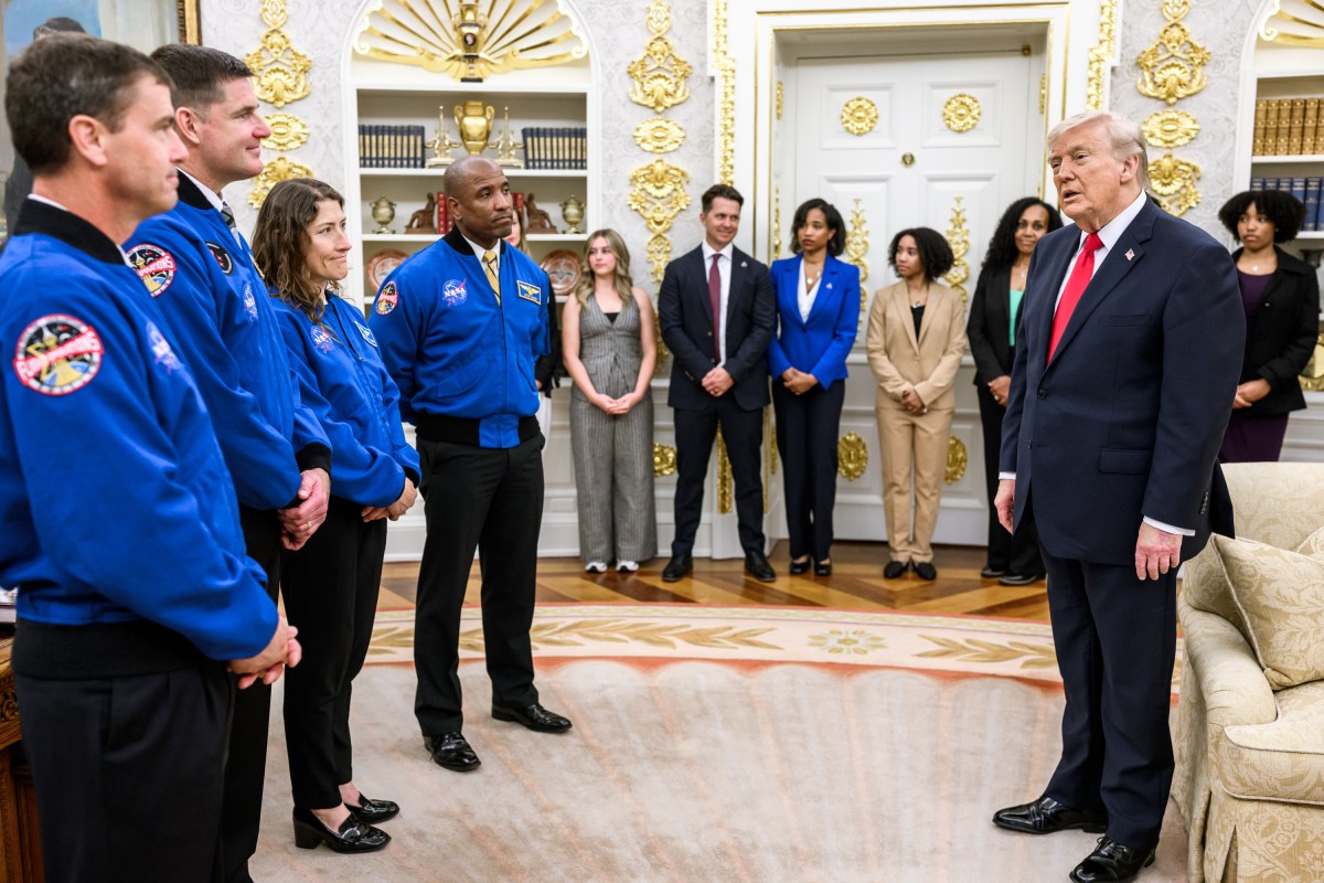 President Donald J. Trump meets with Artemis II astronauts in the Oval Office, Wednesday, April 29, 2026. (Official White House Photo by Daniel Torok)