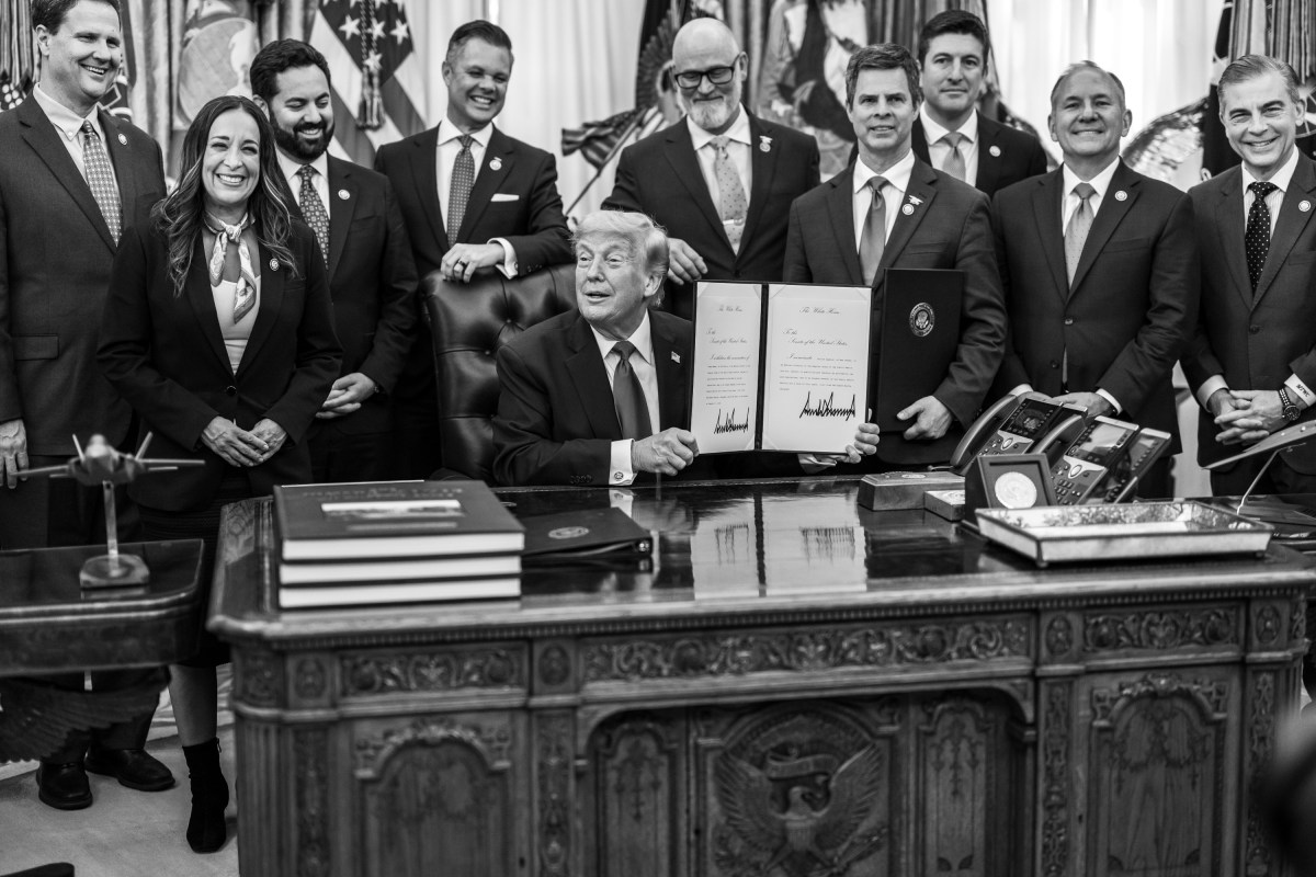 President Donald J. Trump signs an executive order in the Oval Office, Thursday, April 30, 2026. (Official White House Photo by Joyce N. Boghosian)