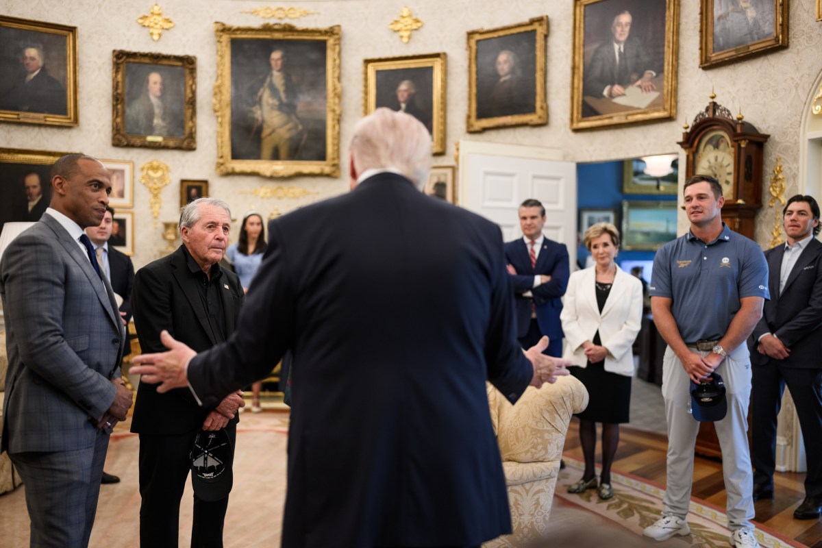 President Donald Trump signs a National Physical Fitness proclamation and revitalized Presidential Physical Fitness Test Award in the Oval Office, Tuesday, May 5, 2026. (Official White House Photo by Daniel Torok)