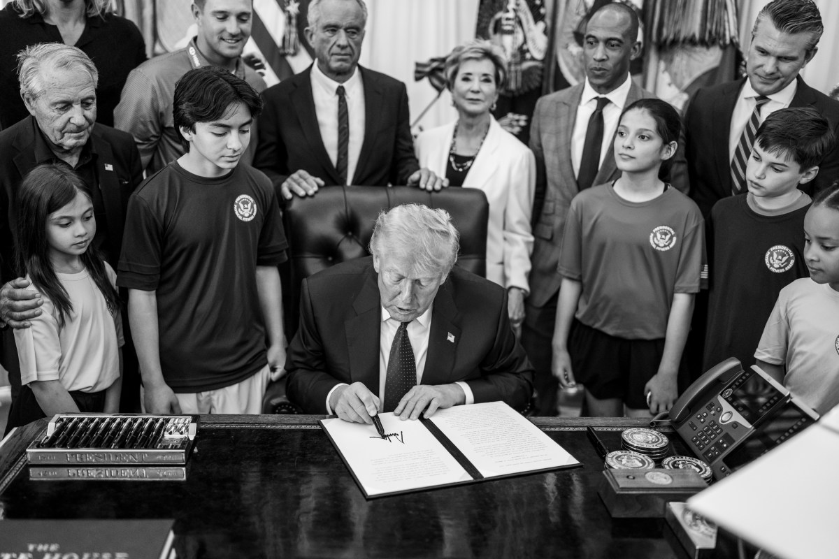 President Donald Trump signs a National Physical Fitness proclamation and revitalized Presidential Physical Fitness Test Award in the Oval Office, Tuesday, May 5, 2026. (Official White House Photo by Daniel Torok)
