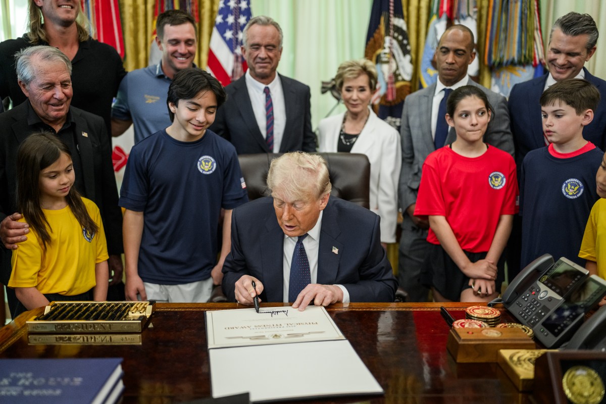 President Donald Trump signs a National Physical Fitness proclamation and revitalized Presidential Physical Fitness Test Award in the Oval Office, Tuesday, May 5, 2026. (Official White House Photo by Daniel Torok)