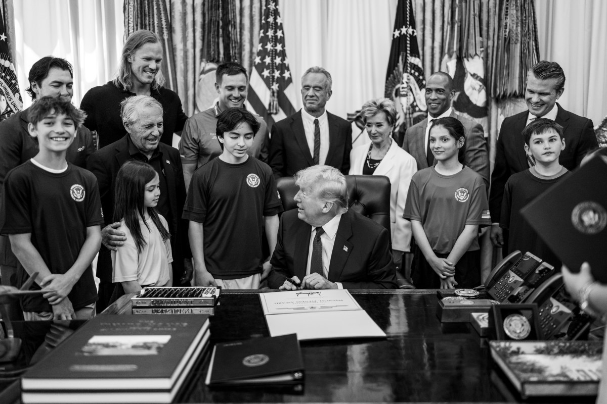 President Donald Trump signs a National Physical Fitness proclamation and revitalized Presidential Physical Fitness Test Award in the Oval Office, Tuesday, May 5, 2026. (Official White House Photo by Daniel Torok)