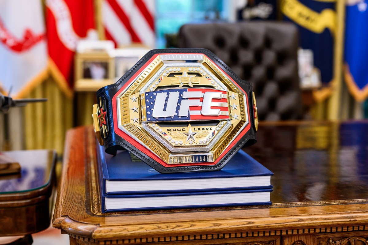 President Donald J. Trump meets with UFC fighters in the Oval Office before addressing members of the media, Wednesday, May 6, 2026. (Official White House Photo by Molly Riley)