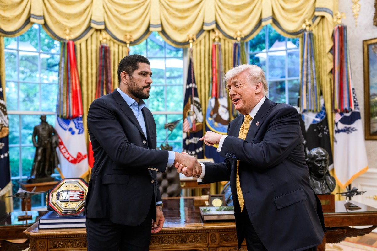 President Donald J. Trump meets with UFC fighters in the Oval Office before addressing members of the media, Wednesday, May 6, 2026. (Official White House Photo by Molly Riley)