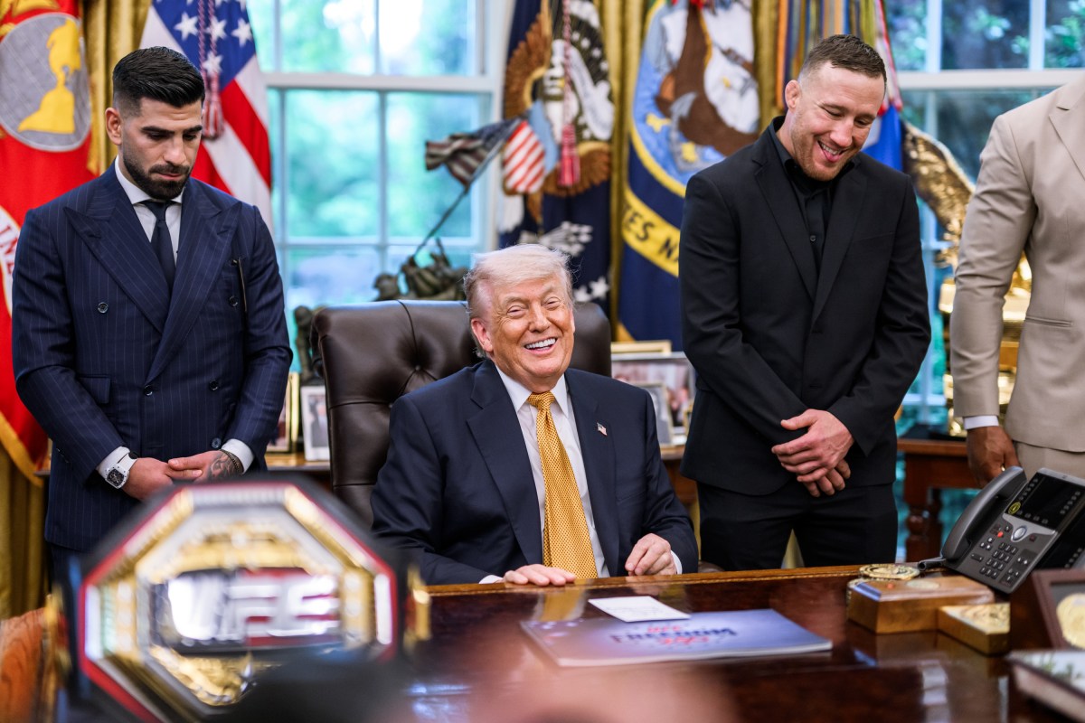President Donald J. Trump speaks with members of the media alongside UFC fighters in the Oval Office, Wednesday, May 6, 2026. (Official White House Photo by Molly Riley)