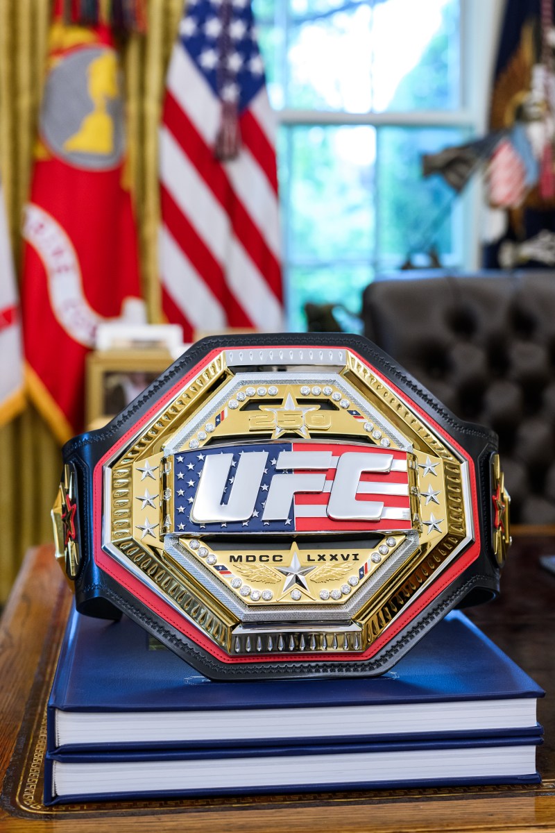 President Donald J. Trump meets with UFC fighters in the Oval Office, Wednesday, May 6, 2026. (Official White House Photo by Molly Riley)