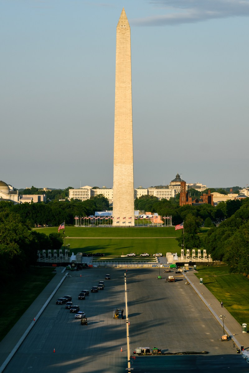 President Donald J. Trump visits the Lincoln Memorial Reflecting Pool, Thursday, May 7, 2026. (Official White House Photo by Daniel Torok)