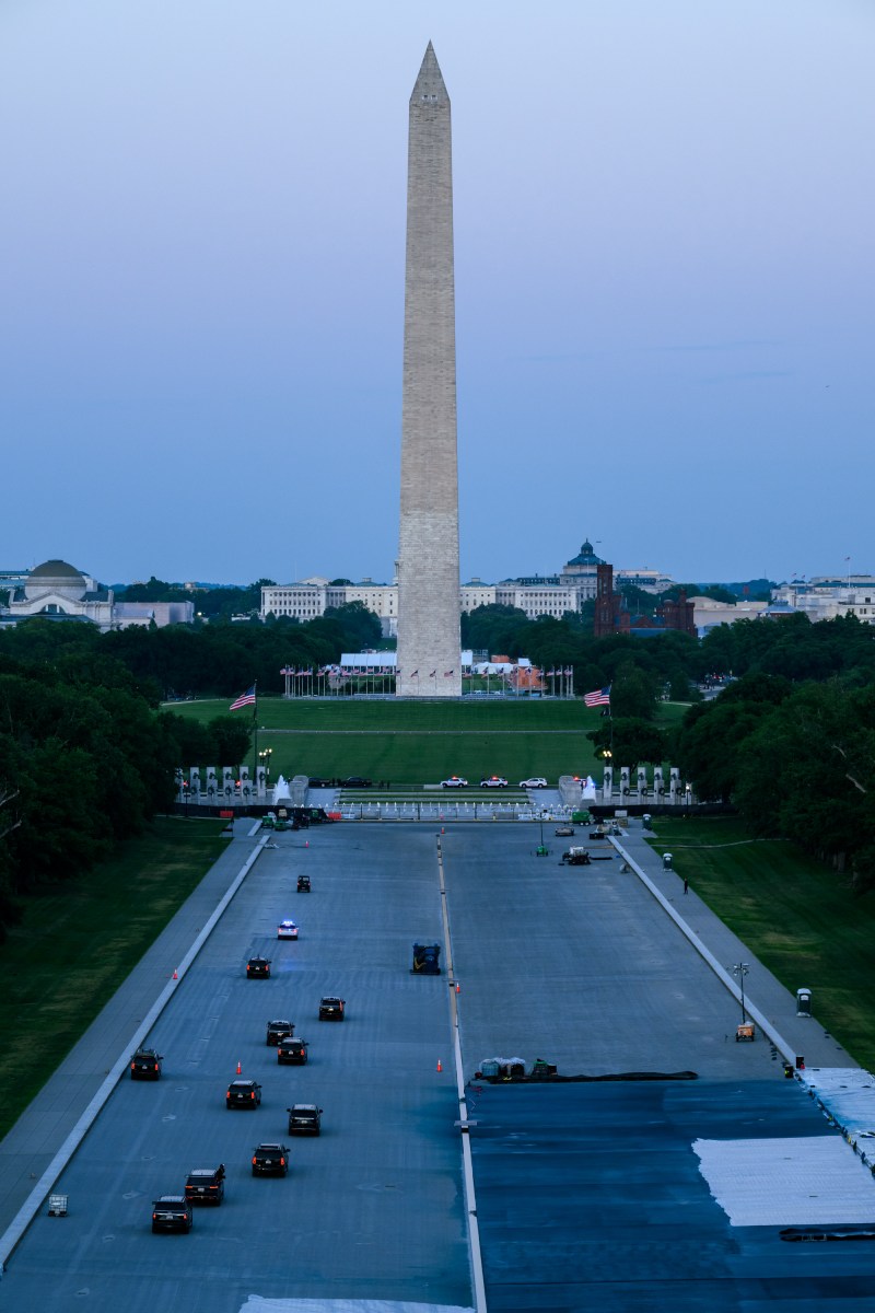 President Donald J. Trump visits the Lincoln Memorial Reflecting Pool, Thursday, May 7, 2026. (Official White House Photo by Daniel Torok)