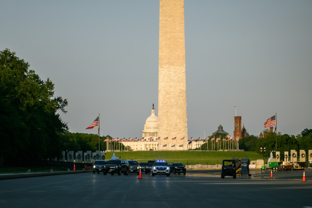 President Donald J. Trump visits the Lincoln Memorial Reflecting Pool, Thursday, May 7, 2026. (Official White House Photo by Molly Riley)