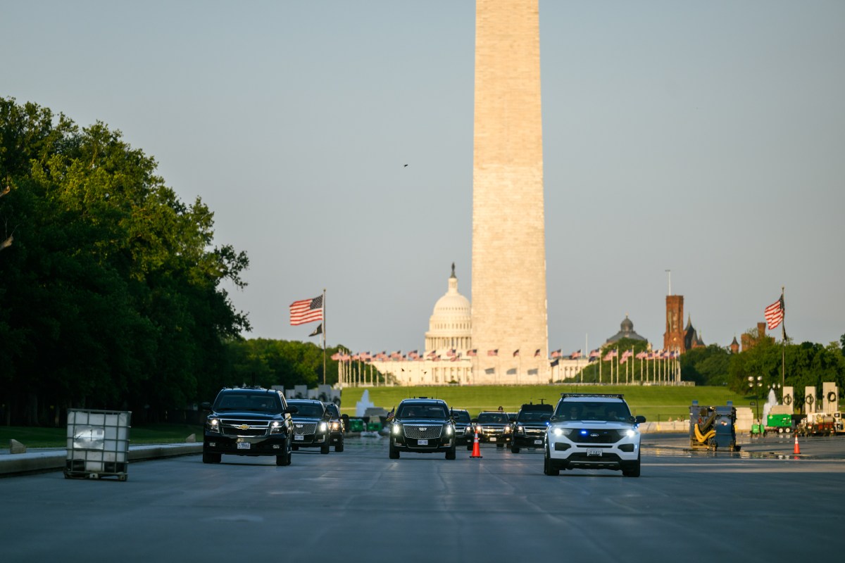 President Donald J. Trump visits the Lincoln Memorial Reflecting Pool, Thursday, May 7, 2026. (Official White House Photo by Molly Riley)