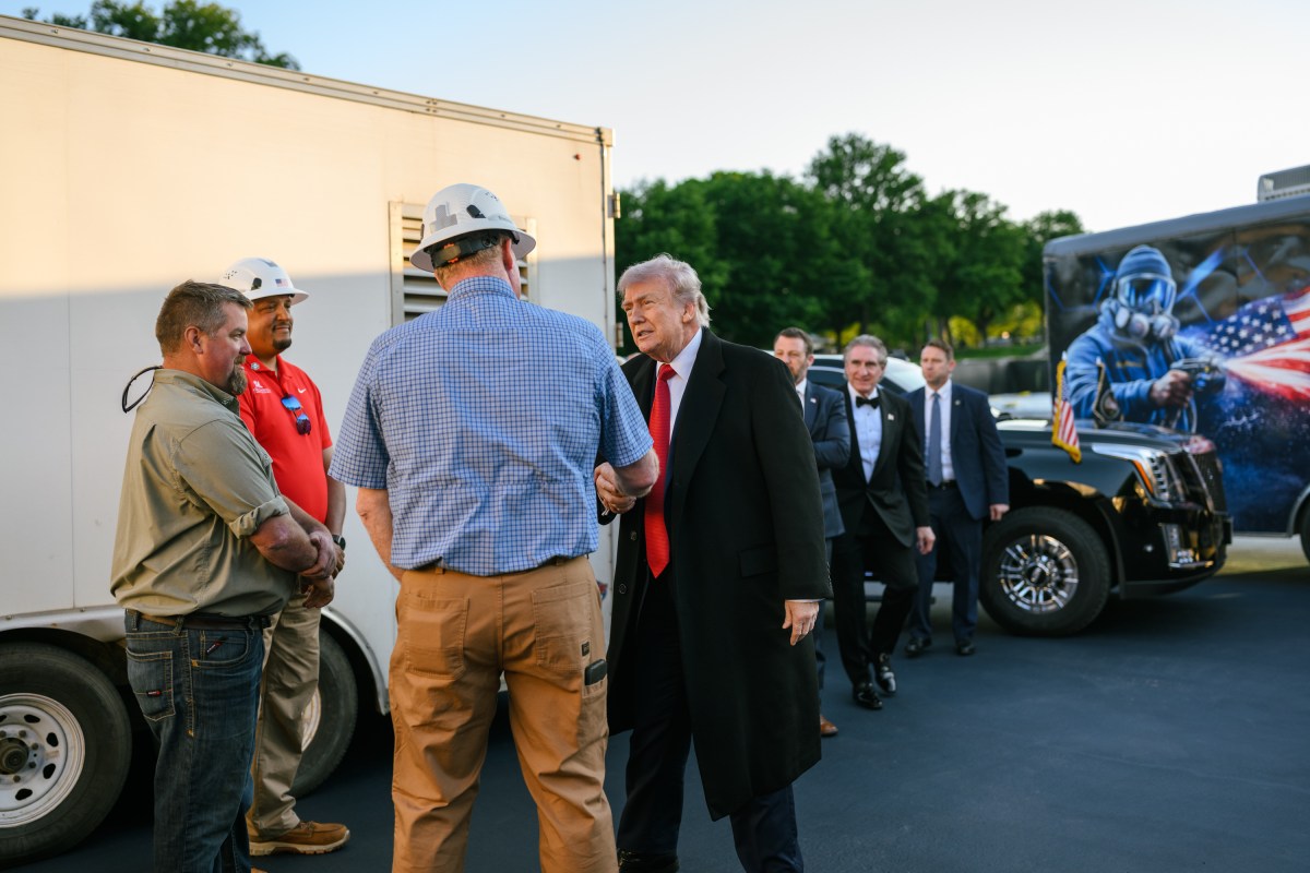 President Donald J. Trump visits the Lincoln Memorial Reflecting Pool, Thursday, May 7, 2026. (Official White House Photo by Molly Riley)