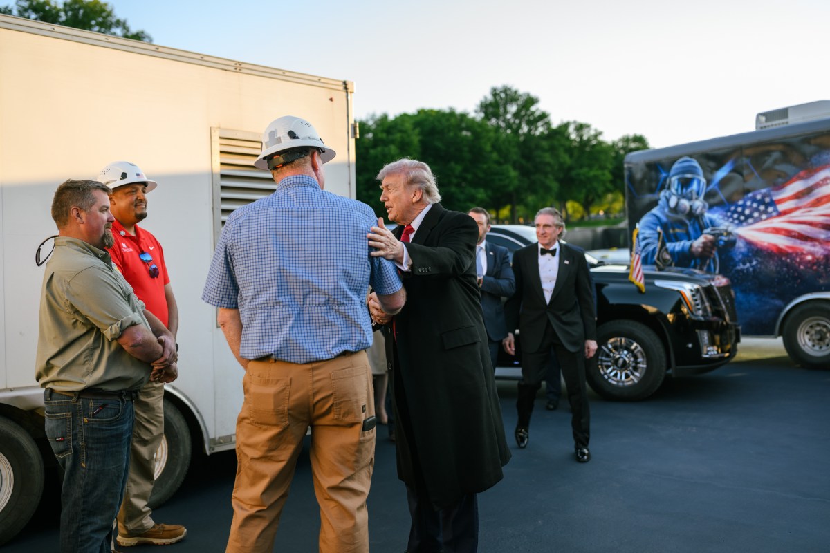 President Donald J. Trump visits the Lincoln Memorial Reflecting Pool, Thursday, May 7, 2026. (Official White House Photo by Molly Riley)
