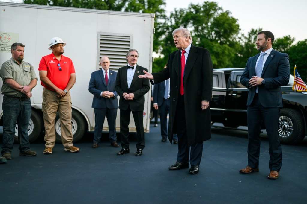 President Donald J. Trump visits the Lincoln Memorial Reflecting Pool, Thursday, May 7, 2026. (Official White House Photo by Molly Riley)
