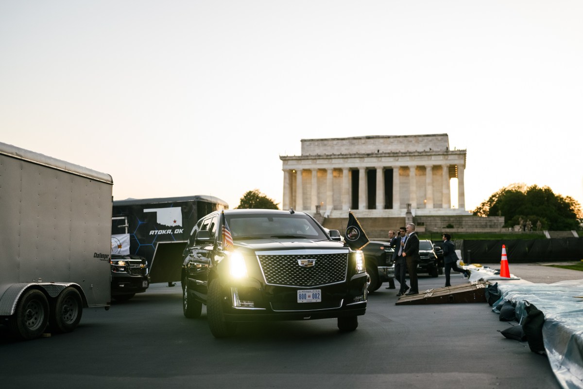 President Donald J. Trump visits the Lincoln Memorial Reflecting Pool, Thursday, May 7, 2026. (Official White House Photo by Molly Riley)