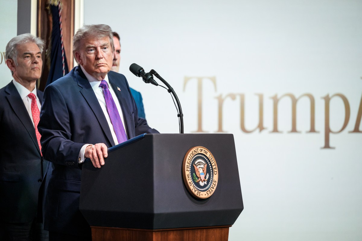 President Donald J. Trump participates in a Healthcare Affordability event at the Eisenhower Executive Office Building alongside Cost Plus Drug Company Co-Founder Mark Cuban, Medicare Director Chris Klomp, HHS Secretary Robert F. Kennedy, Jr. and CMMS Administrator Dr. Mehmet Oz, Monday, May 18, 2026. (Official White House Photo by Joyce N. Boghosian)