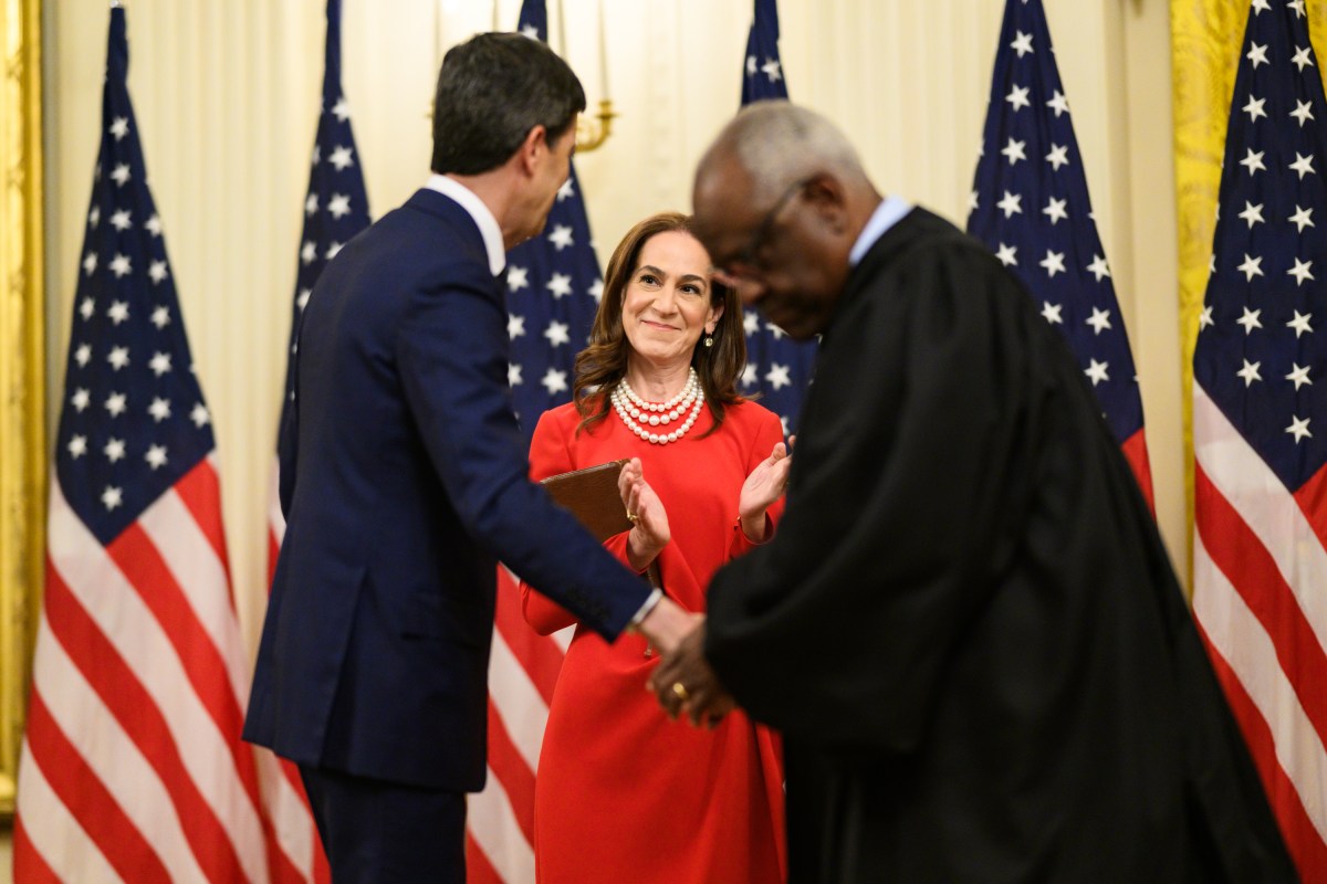 Federal Reserve Chair Kevin Warsh is sworn in by Justice Clarence Thomas in the East Room of the White House, Friday, May 22, 2026. (Official White House Photo by Daniel Torok)